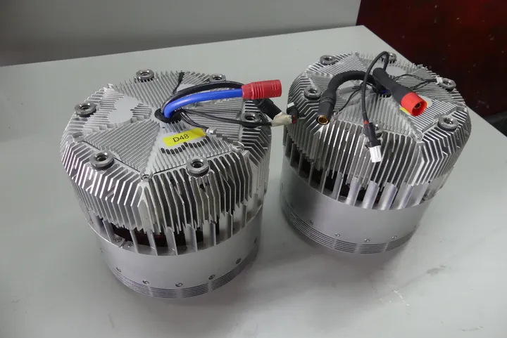 2x Motor
